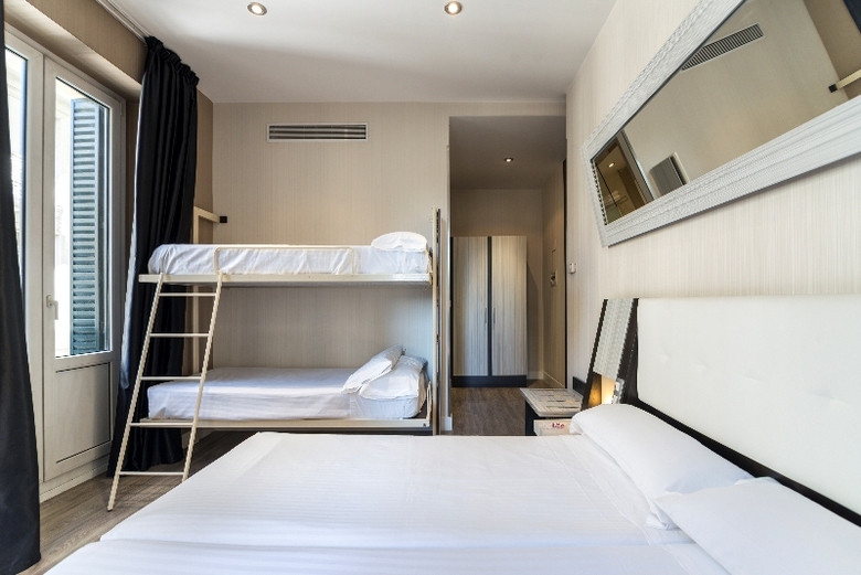 Hotel Petit Palace Triball