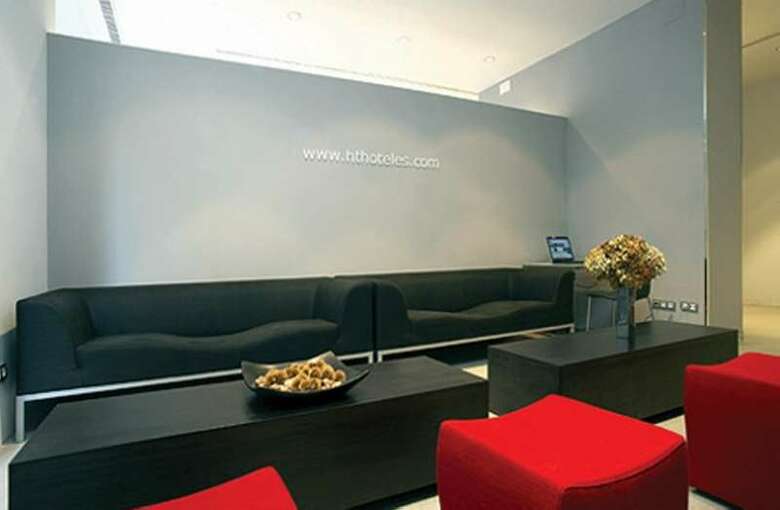 Hotel Petit Palace Triball