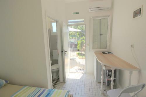 Hostal Tamara, Little Room With Bed, Bathroom, Air Conditiong, Wifi, Parking