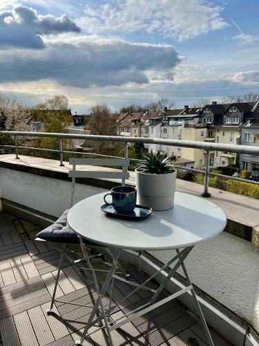 Sunset Apartment: Free Parking + Balcony + Netflix