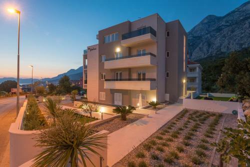 Hostal Apartments Villa Hadria