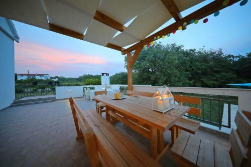 Holiday House With Heated Pool In A Rural Setting