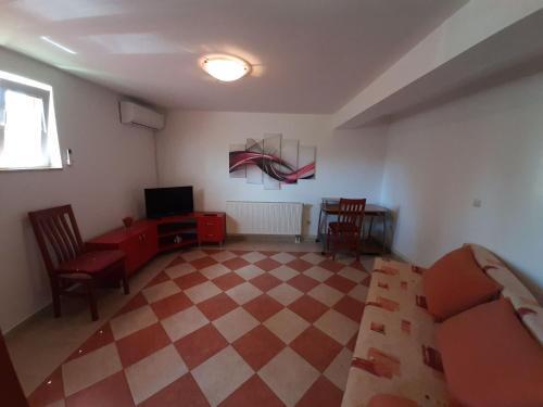 Spacious Apartment With Terrace Near The Beach