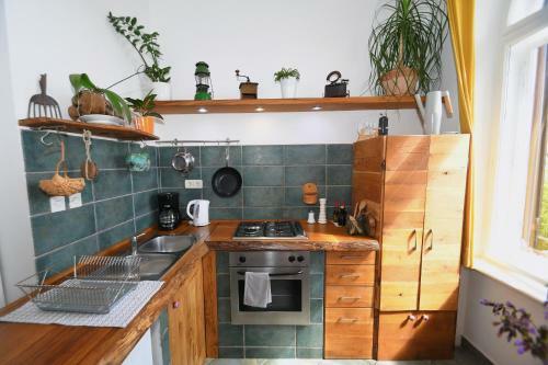 Central Apartment With Beautiful Sea View