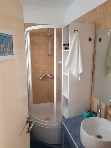 Sunny Apartment 150 M From The Sea