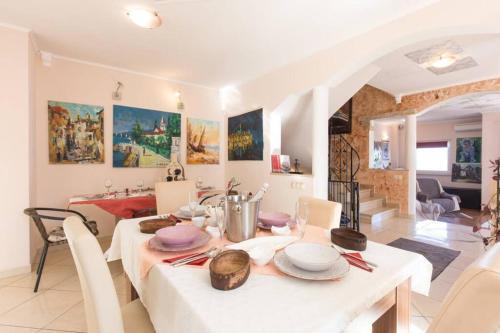 Beautiful Unique Luxury Villa Emily