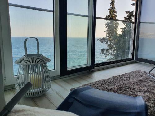 First Row To The Sea - Nautilus Deluxe Apartment