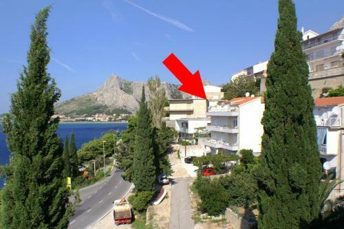 Apartments By The Sea Omis - 8334