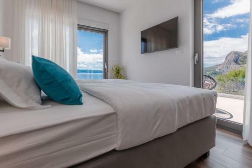 Luxurious Villa Ada; Hot Tub, Sauna, Gym, Pool