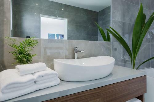 Luxurious Villa Ada; Hot Tub, Sauna, Gym, Pool