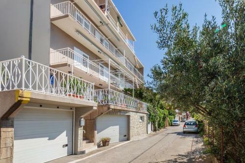 Holiday Apartment Almissa - New&modern 2+0