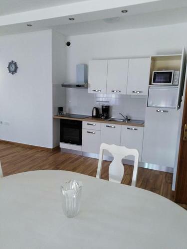 Apartments With A Parking Space Novi Vinodolski - 17596