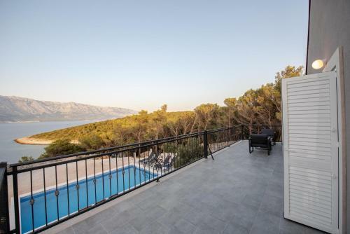 Lovely View Villa In Povlja