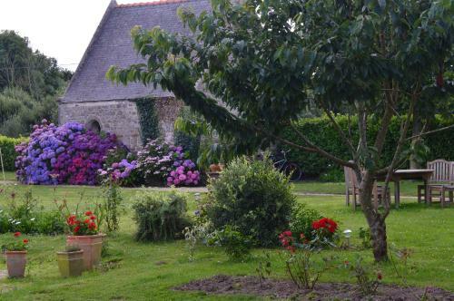 Bed & Breakfast Manoir De Lesplouenan