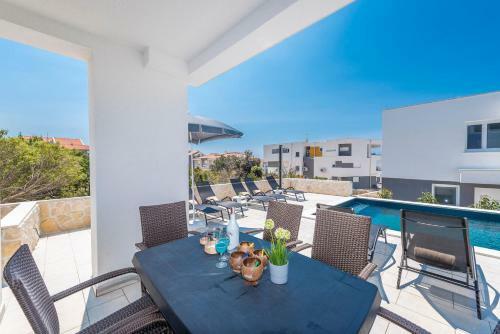 Villa Adria 2 Luxury Apartment With A Pool