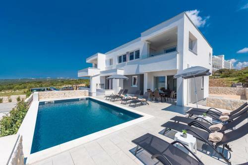 Villa Adria 2 Luxury Apartment With A Pool