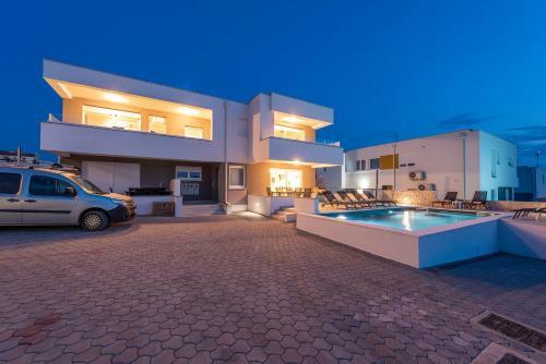 Villa Adria 2 Luxury Apartment With A Pool