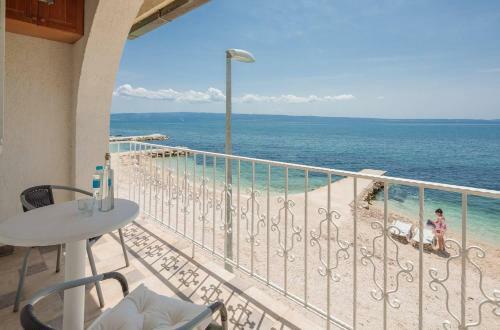Sunrise Beach Apartments