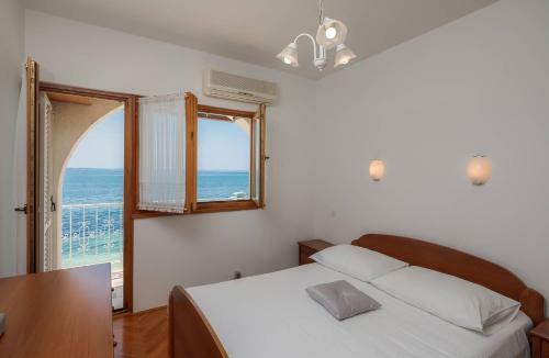 Sunrise Beach Apartments