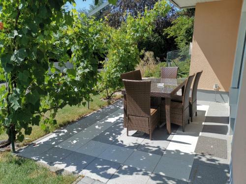 Apartamento Ferienwohnung Zum B�tst�n