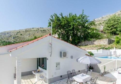 Holiday House Summer Rose, Near Split With Private Pool