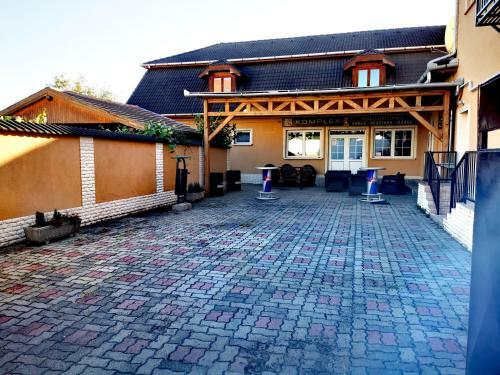 Bed & Breakfast Komplex -rendezv�nytermek-panzi�-apartman-irod�k-
