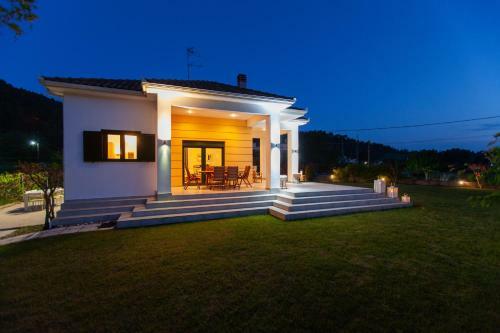 F & B Summer Villa Collection - Kassandra - Fourka