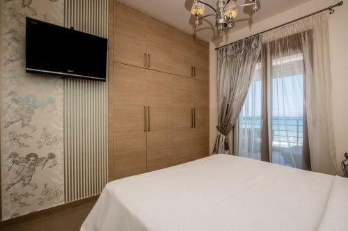 White Crystal Beachfront Apartment