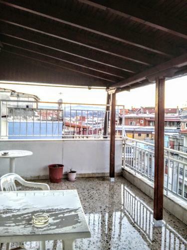 Apartamento Traditional Penthouse With Mountain View