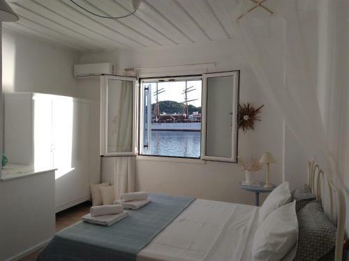 Cavos Seaside House