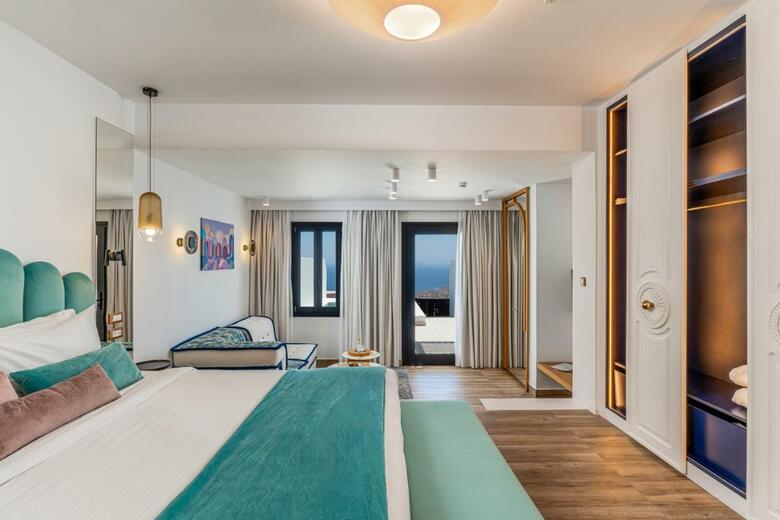 Hotel Cresanto Luxury Suites