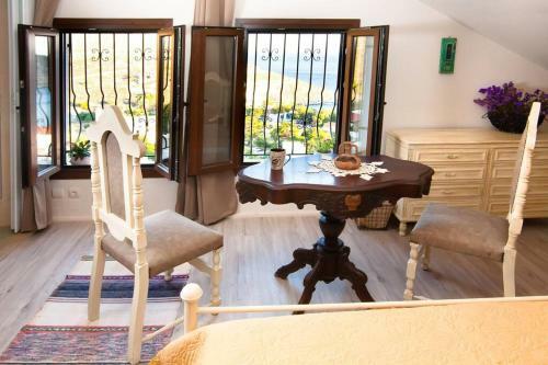 Nikis Seaside House