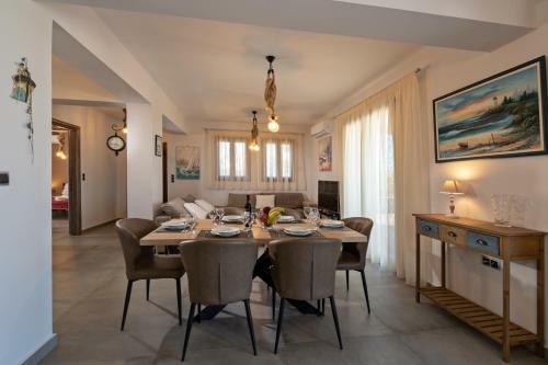 Stunning 4-bedroom Villa With Private Pool.