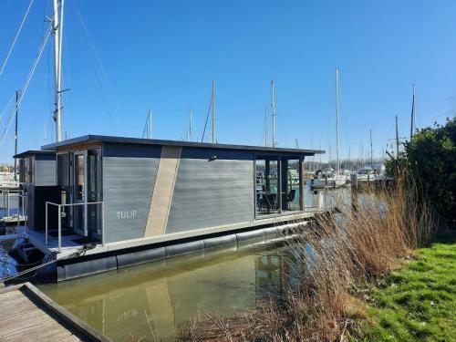Waterfront Houseboat In Monnickendam Near The Centre
