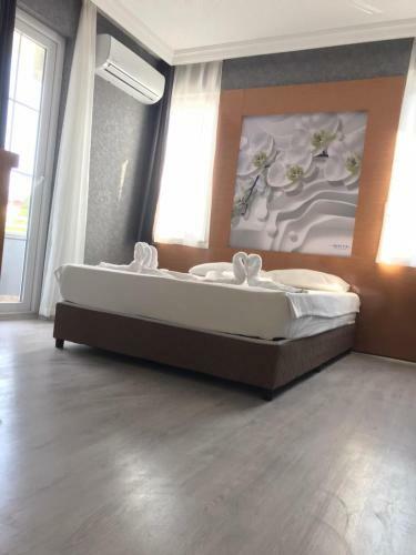 Anita Kemer Noch Hotel