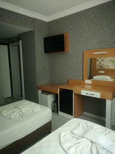 Anita Kemer Noch Hotel