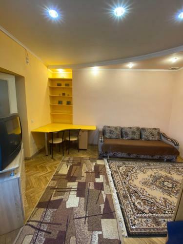 Apartment On Zaliznychna Street