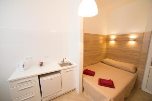 Mini-smart Economy Apartment On Saint Teodor 5
