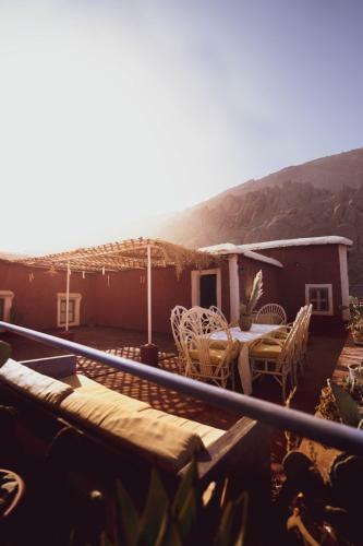 Hostal Monkey Fingers By Fatima Mellal