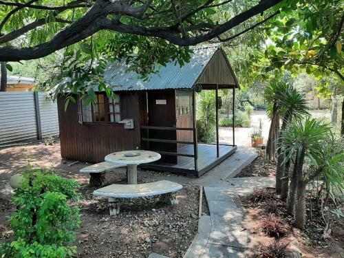 Hostal Elephant Walk Guesthouse And Back Packers