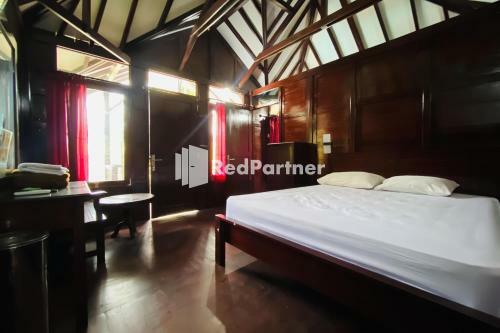 Hotel Rumah Kayu Pinggir Kali Redpartner