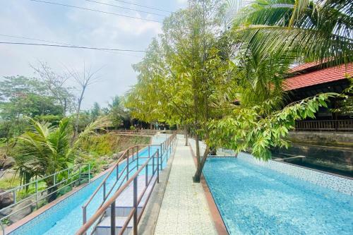 Hotel Rumah Kayu Pinggir Kali Redpartner