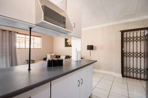 Beautiful And Modern Apartment Close To Menlyn