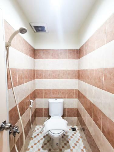 Comfort Room At Aws Apartment Samarinda