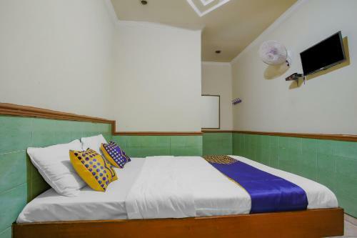 Spot On 90092 Dewi Safitri Hotel