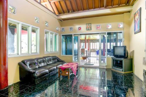 Spot On 2584 Hotel Karya Nunggal Asri