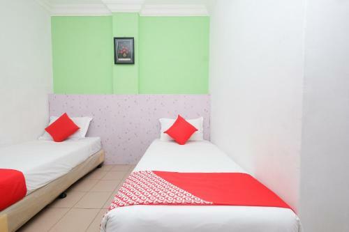 Oyo 850 Gold Star Hotel