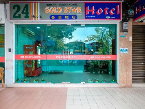 Oyo 850 Gold Star Hotel