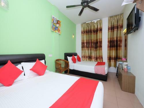 Oyo 850 Gold Star Hotel