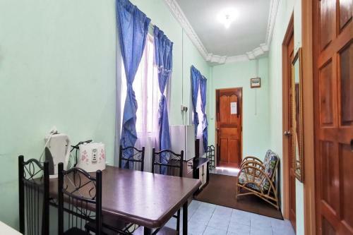 Oyo Home 90339 Sosodikon Inap Desa